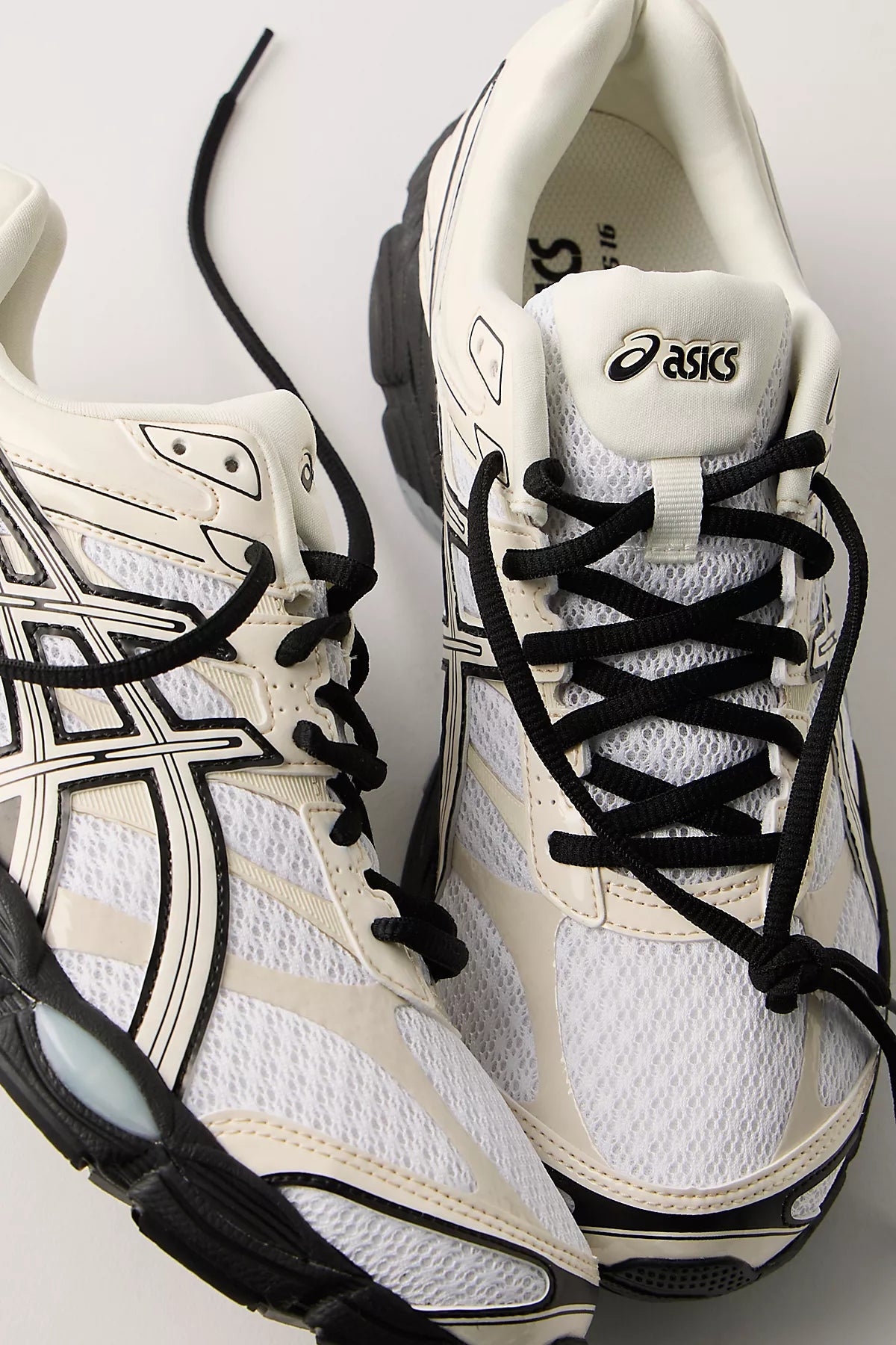 ASICS GEL-CUMULUS 16 Patent Sneakers