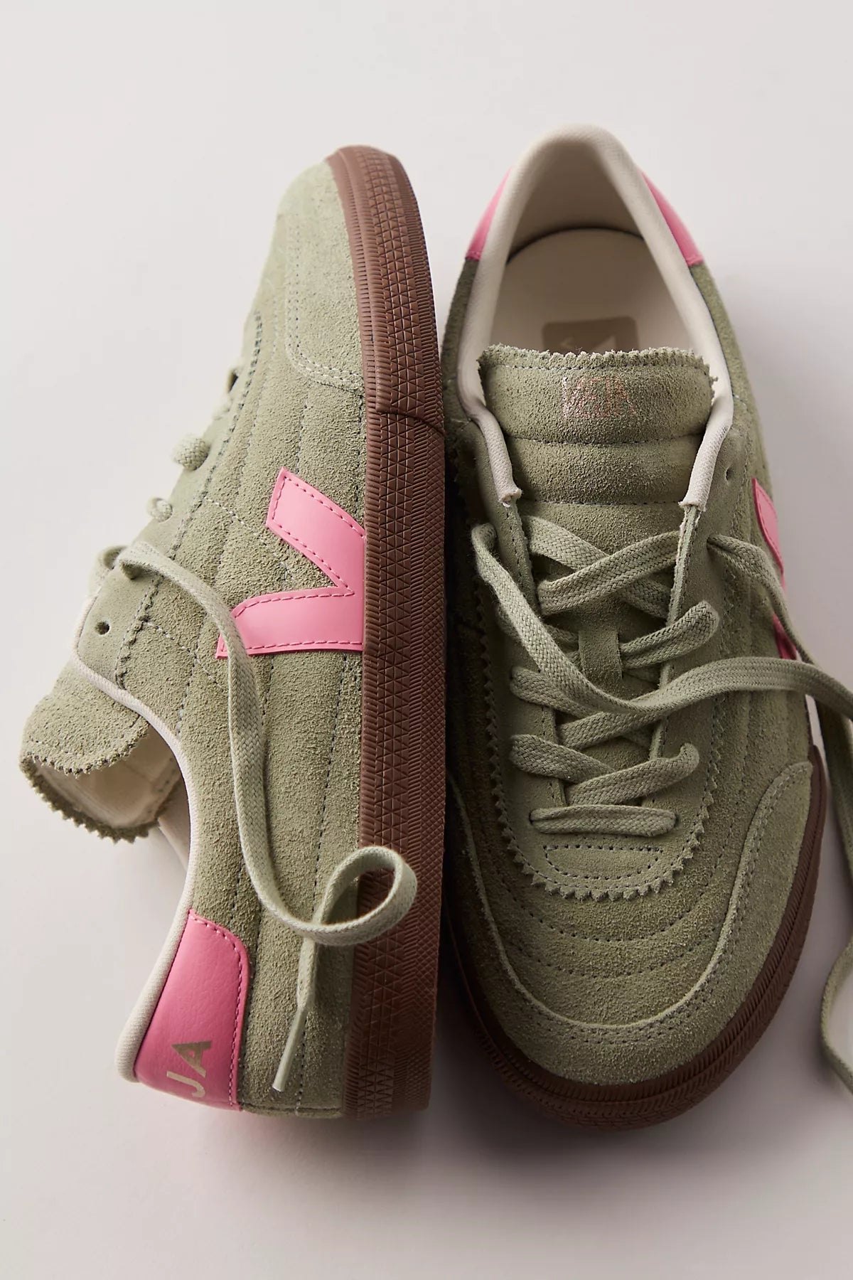Veja Panenka Sneakers