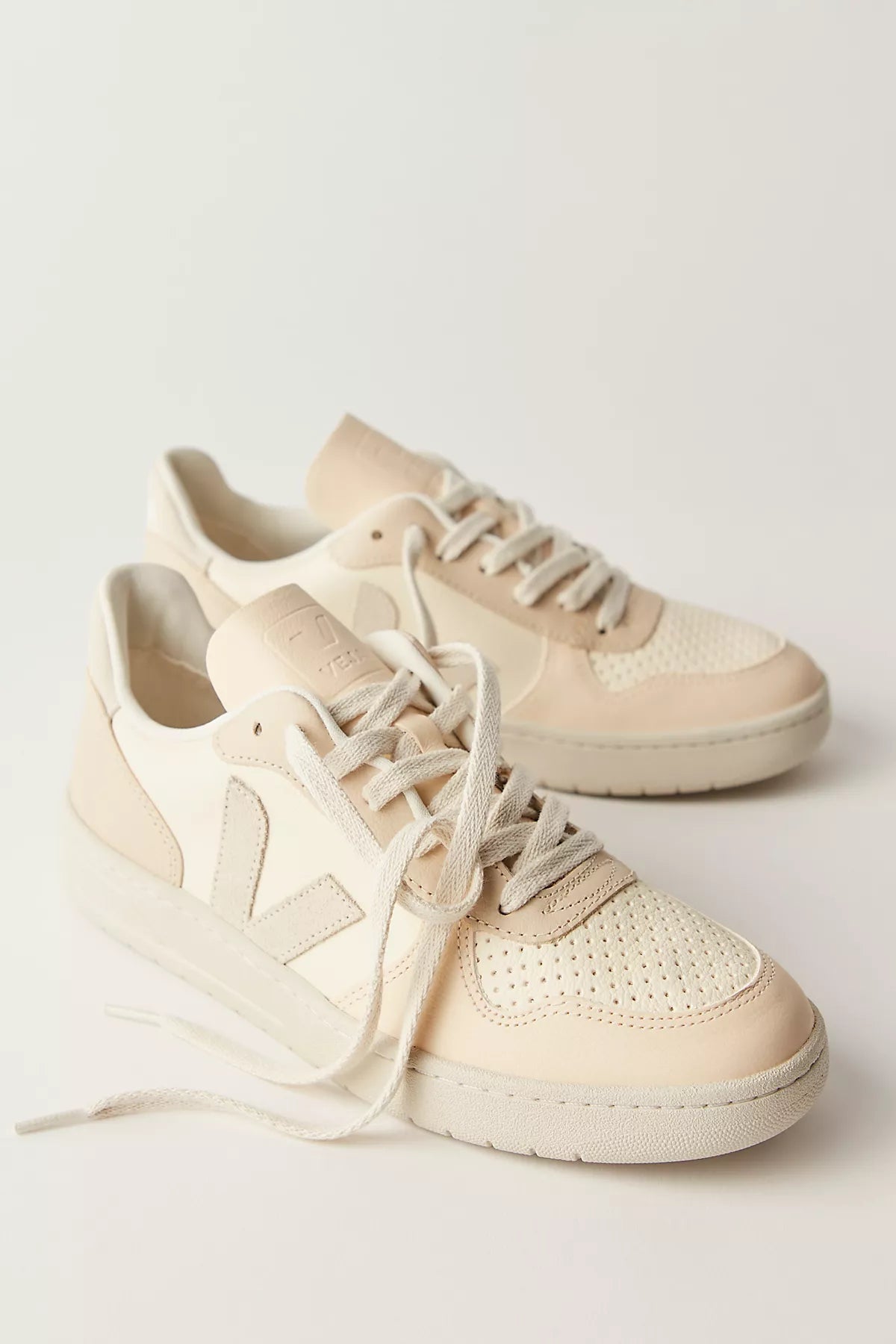 Veja V-10 Sneakers