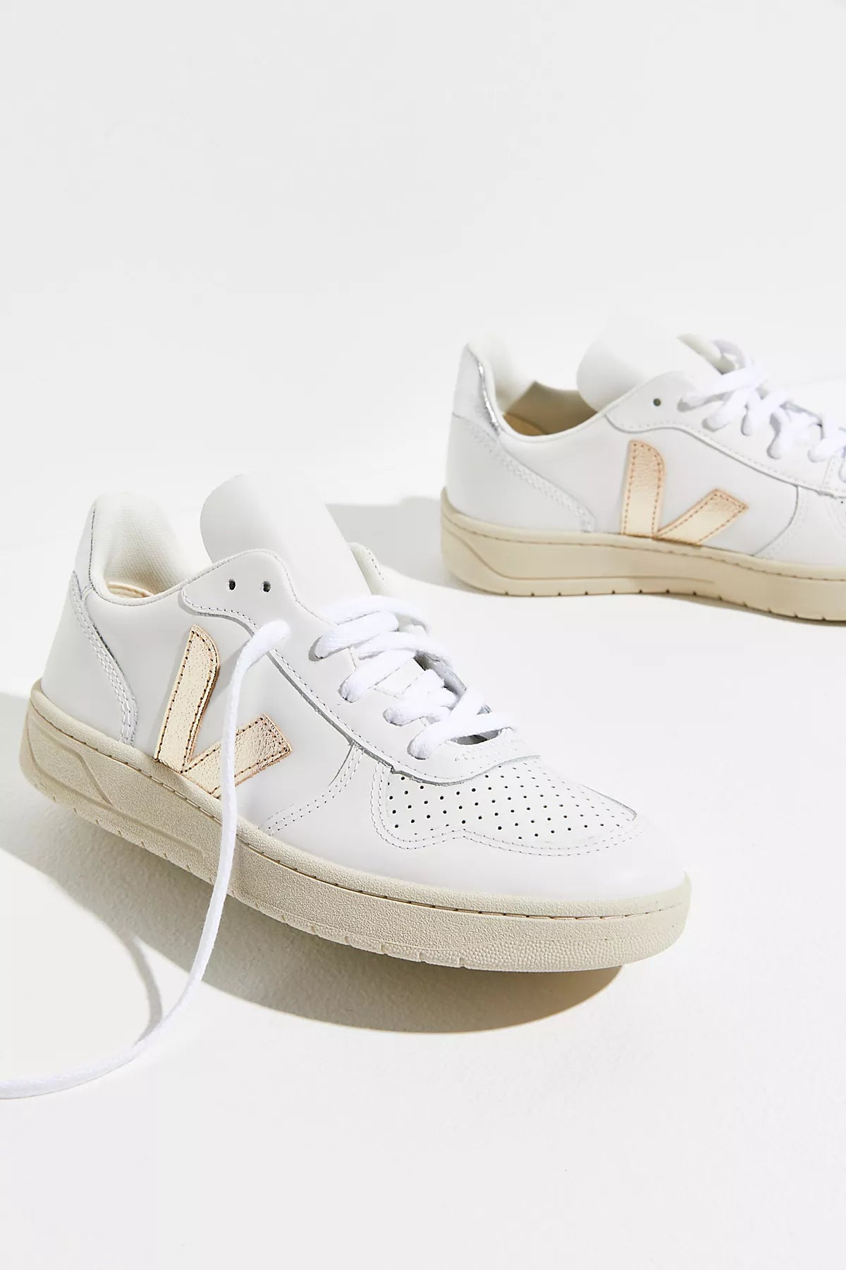 Veja V-10 Sneakers