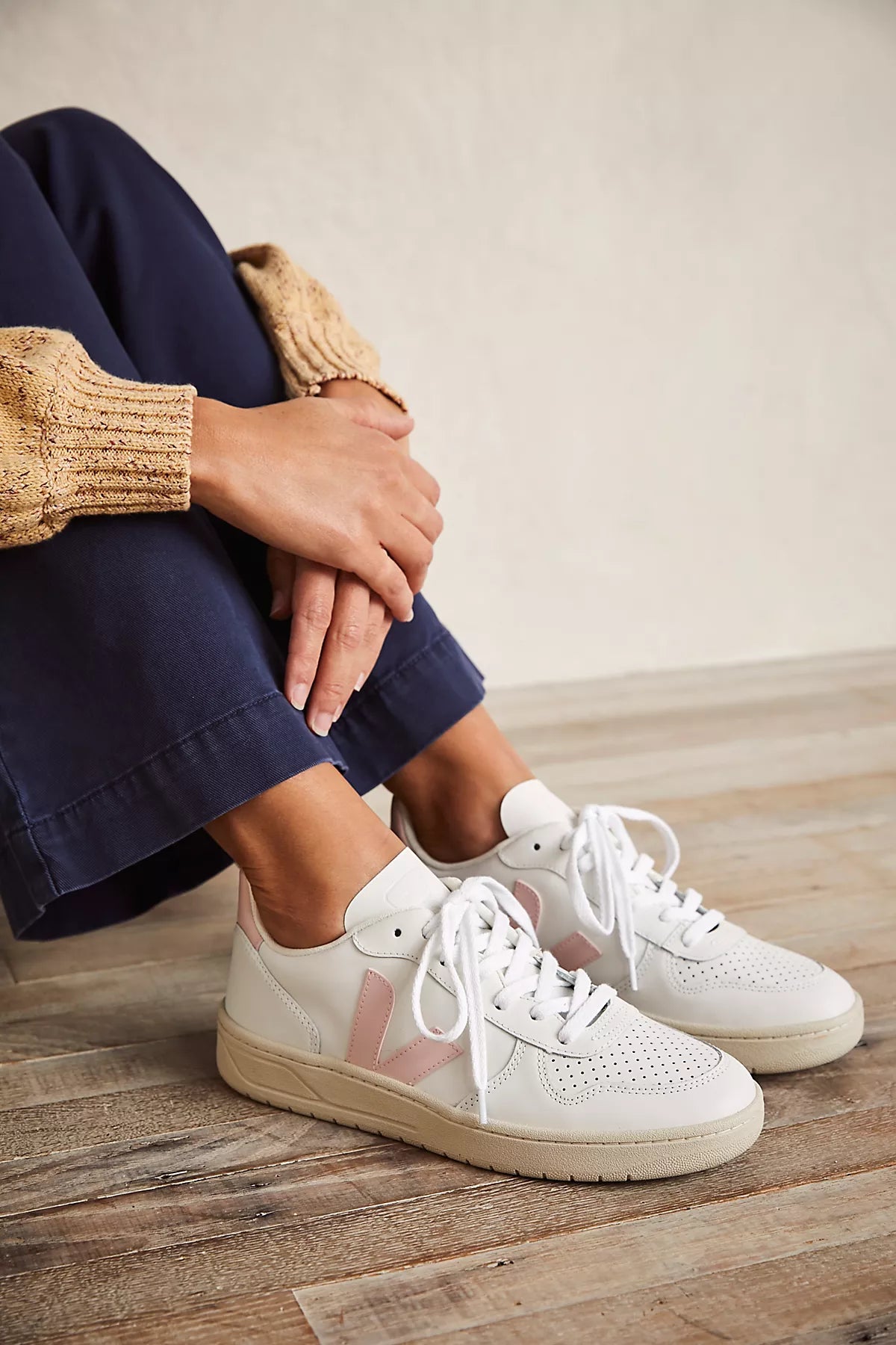 Veja V-10 Sneakers