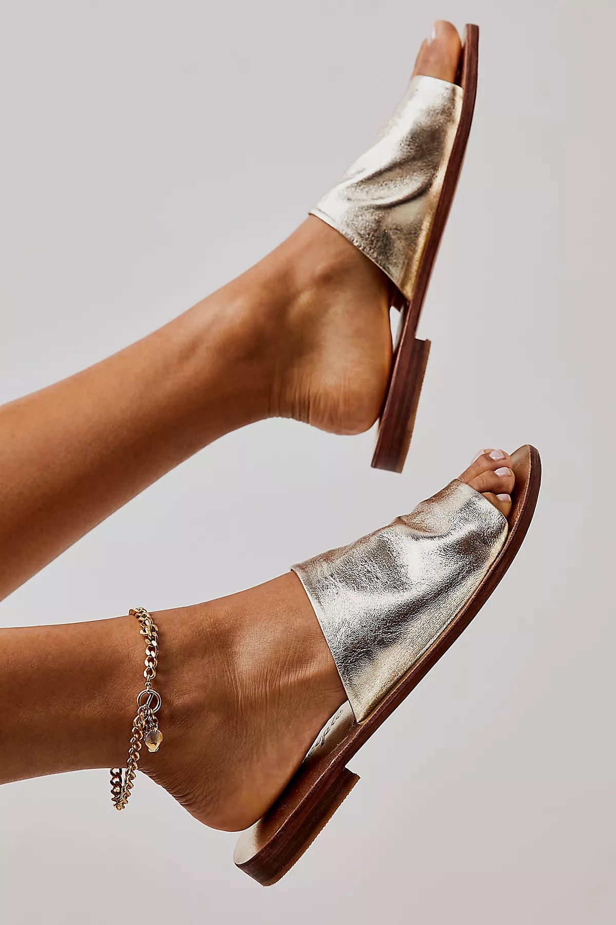 Vicente Slide Sandals