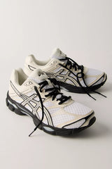 ASICS GEL-CUMULUS 16 Patent Sneakers